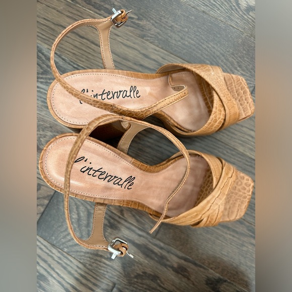 BRAND NEW!! Platform heels - Picture 2 of 3